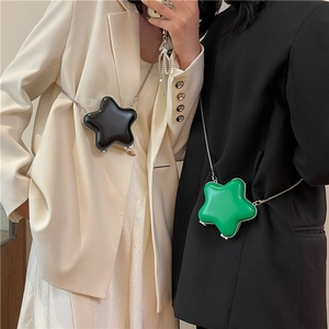 Mini sacs bandoulière en forme d'étoile noir et vert fluo avec chaîne argentée