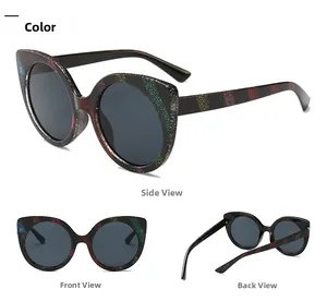 Vistas detalladas de las gafas de sol cuadradas ojo de gato con rayas de purpurina arcoíris