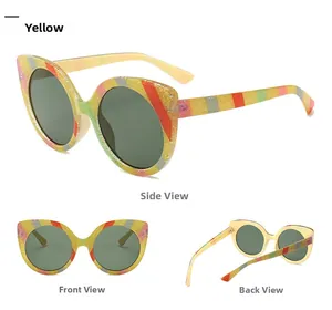 Detalles de las gafas de sol ojo de gato con purpurina amarilla y rayas de colores