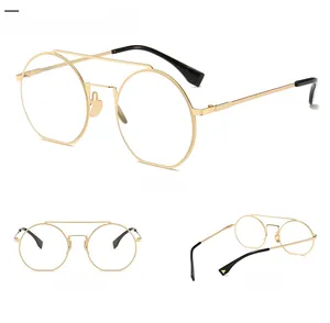 Detailansichten der runden Metallbrille in Gold mit Doppelsteg und Klarglas