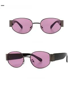 Detailansicht der Steampunk Metall-Sonnenbrille mit gun-Rahmen und lila Gläsern