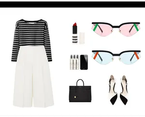 Flat lay di occhiali da sole cat-eye con top a righe e pantaloni bianchi larghi