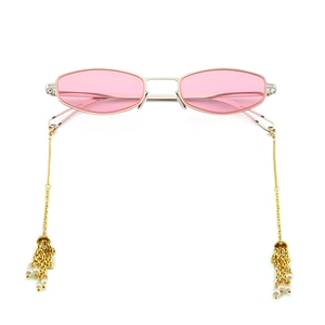 Lunettes de soleil rétro rondes avec verres roses, monture argentée et chaîne perle
