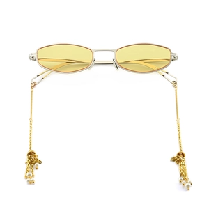 Lunettes de soleil rétro avec verres jaunes et chaîne décorative à pompons perles