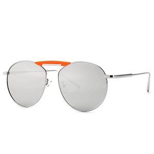 Lunettes de soleil carrées modernes avec monture en métal argenté et détail de pont orange