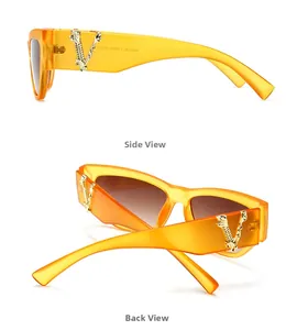 Detail der orangefarbenen Cat-Eye-Sonnenbrille mit goldenem V-Metallscharnier am Bügel