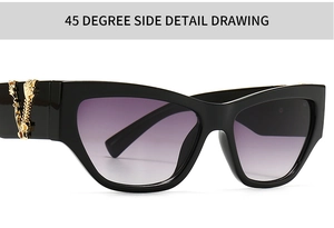 Detailansicht der schwarzen Cat-Eye Sonnenbrille mit goldenen V-förmigen Bügel-Verzierungen