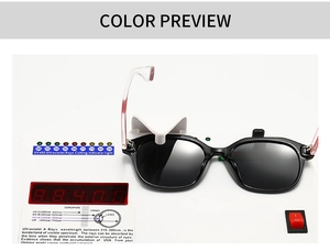 UV400 Schutztest für eckige Sonnenbrille mit schwarzem Rahmen und dunklen Gläsern