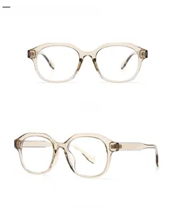 Detaillierte Ansichten der teetransparenten geometrischen Sonnenbrille aus Acetat