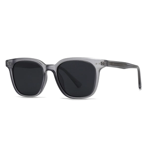 Lunettes de soleil polarisées carrées gris translucide avec rivets argentés