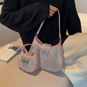 Ensemble sac sous l'aisselle strass rose avec boucle W en métal et chaîne