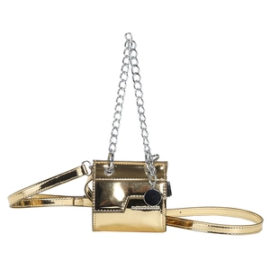Mini sac carré en cuir verni doré brillant avec poignée chaîne et bandoulière réglable