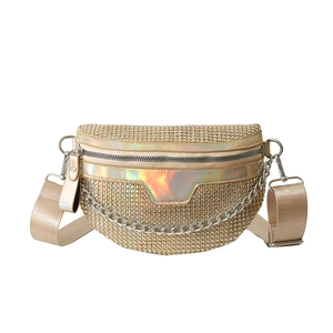 Marsupio scintillante con strass da donna con catena in metallo e finiture in pelle laser