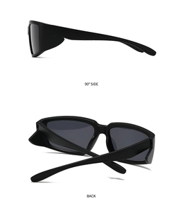 Lunettes de soleil de sport noir mat avec protections latérales et monture ergonomique