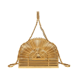 Sac à main en bambou fait main avec poignée perlée et design ajouré pour la plage