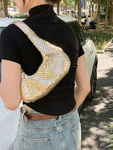 Sac hobo rétro à paillettes dorées pour femmes avec texture métallique et style épuré