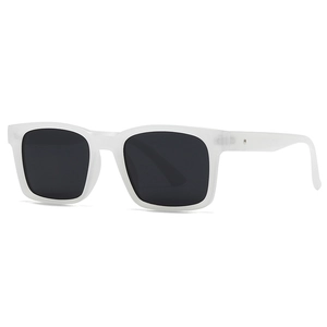 Moderne Retro-Sonnenbrille mit mattweißem Rahmen und dunklen quadratischen Gläsern