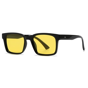 Moderne Retro-Quadrat-Sonnenbrille mit schwarzem Rahmen, gelben Gläsern und Stern-Nieten