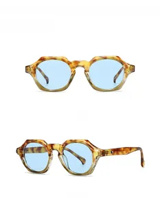 Vues détaillées avant et latérale de lunettes de soleil écaillées avec verres bleu clair