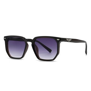 Quadratische Oversize-Sonnenbrille mit lila Verlaufsgläsern und silbernem Flügelmetall-Deko