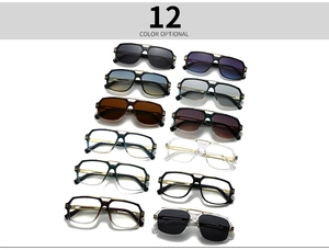 Lot de 12 lunettes de soleil pilote rétro avec branches dorées ajourées et verres multicolores