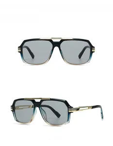 Vues de face et de profil à 45 degrés de lunettes aviateur vintage avec charnières dorées