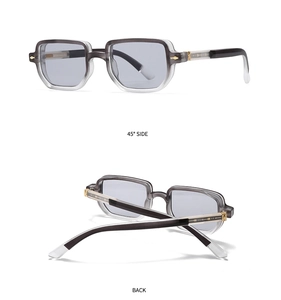 Detailansicht der quadratischen Sonnenbrille mit grauem Rahmen und schwarz-weißen Bügeln