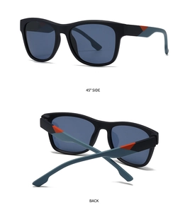 Vista detallada de gafas de sol cuadradas negro mate con lentes azules y patrones geométricos