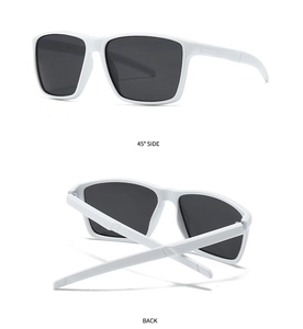 Vue double des lunettes de soleil carrées polarisées montrant les angles de 45° et dos