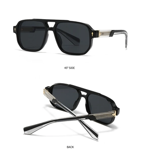 Détail de lunettes aviateur carrées avec charnières flèche dorée et embouts clairs