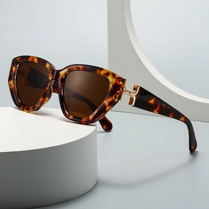 Square Sunglasses Large Frame Plastic PC UV400 Protection With Gold Metal H Decoration Retro Fashion For Women Men
