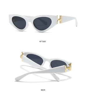 Détail de lunettes de soleil œil-de-chat blanches avec logo H doré sur la branche