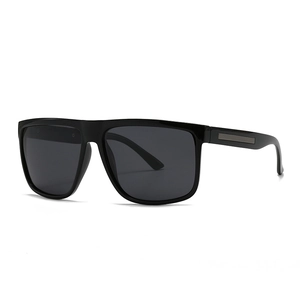 Lunettes de soleil polarisées carrées noires avec détails élégants en métal argenté