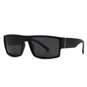 Moderne polarisierte Herren-Sonnenbrille in Mattschwarz mit Metallakzenten am Bügel