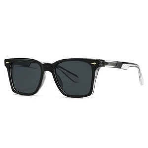 Lunettes de soleil carrées noires rétro avec rivets dorés et branches transparentes