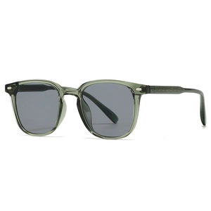 Lunettes de soleil carrées vert foncé translucide avec verres gris et rivets argentés