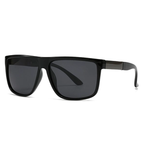 Moderne polarisierte Quadratsonnenbrille mit schwarzem Rahmen und Silberakzenten
