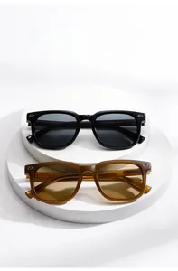Détails de lunettes de soleil carrées rétro noires et ambre avec spécifications U-3635