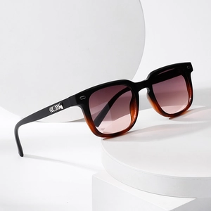 Lunettes De Soleil Carrées Rétro Protection UV400 Monture Plastique Métal Verres Dégradés Style Rue Mode Hommes Femmes