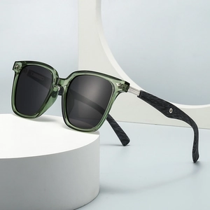 Polarized Sunglasses Square Round Large Frame PC Wood Grain Temples UV400 Protection Unisex Retro Fashion Eyewear
