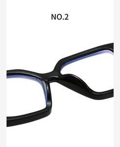 Détail macro d'une monture de lunettes rétro noire avec revêtement anti-lumière bleue