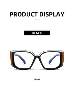 Vue frontale de lunettes rectangulaires noires avec accents stylés orange et blanc