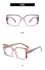 Vues de face et à 45 degrés des lunettes anti-lumière bleue rose transparent avec motifs léopard
