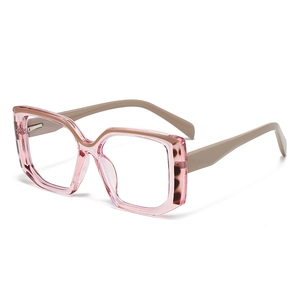 Lunettes carrées roses tendance oversize avec détails en écaille de tortue sur les branches