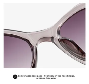 Détail des plaquettes de nez intégrées sur lunettes de soleil carrées violettes
