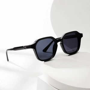 Lunettes De Soleil Carrées Rétro Grand Cadre Protection UV400 Tendance Polygone Femmes Hommes Monture Plastique Décor Flèche Métal