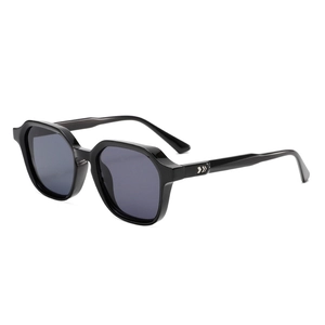 Lunettes de soleil noires rectangulaires avec monture hexagonale et flèche argentée