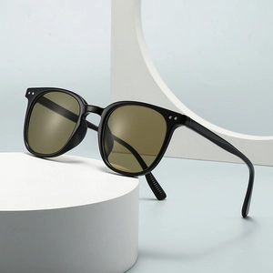 Square Sunglasses Polarized UV400 Protection Retro Fashion Polycarbonate Frame Double Rivets Eyewear For Men Women
