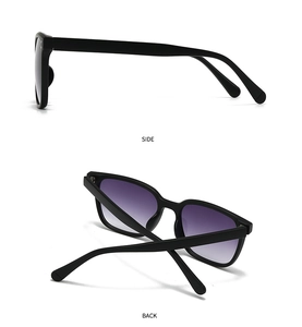Détail de lunettes de soleil noires mates avec verres dégradés violets, vues de profil