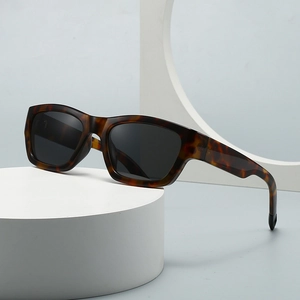 Lunettes De Soleil Carrées Mode Monture En Plastique Rétro Grandes Lunettes Pour Hommes Et Femmes Lunettes De Plein Air UV400